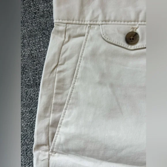 BANANA REPUBLIC 7" LIVED-IN SHORT - Picture 3 of 6